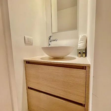Oneluxstay Near Diamond District Holiday home