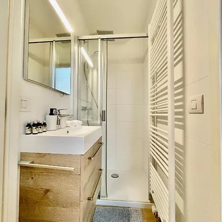 Oneluxstay Near Diamond District Holiday home *