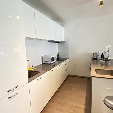Oneluxstay Near Diamond District *