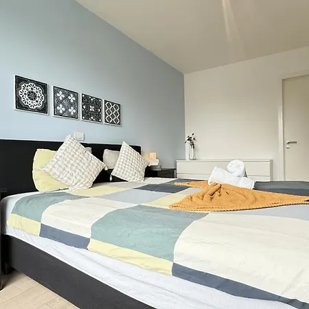 Oneluxstay Near Diamond District Holiday home
