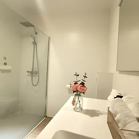 בית נופש Oneluxstay Near Diamond District