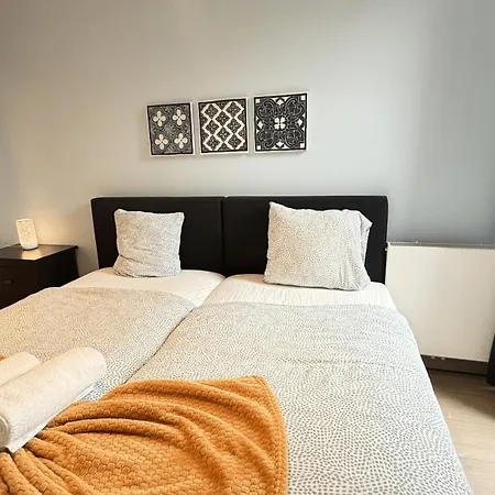 Будинок відпочинку Oneluxstay Near Diamond District