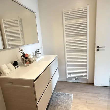 Oneluxstay Near Diamond District Будинок відпочинку *